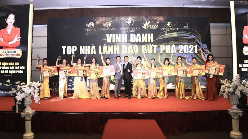 Tập đoàn Dược Mỹ phẩm Hương Thảo Group vinh danh Top nhà lãnh đạo bứt phá có nhiều thành tích nổi bật trong năm 2021