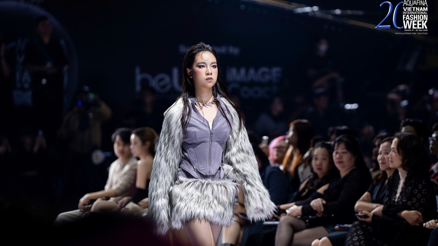 Vân Khánh mang thần thái sắc lạnh lên sàn diễn Vietnam International Fashion Week 2025