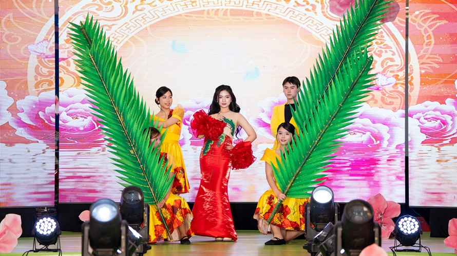 Gương mặt đại diện hình ảnh Đỗ Ngân Hà thể hiện bản lĩnh trên sàn diễn Gala Chill cùng Xuân 2026